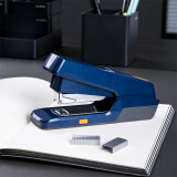 得力(deli)创新型12#省力订书机 推出式两段结构订书器 蓝色0476